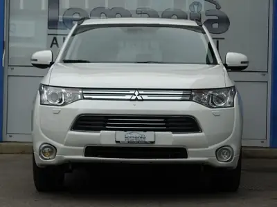Mitsubishi Outlander 2.0 PHEV Navigator — SUV hybride rechargeable, 125'800 km, sans accident — rear view