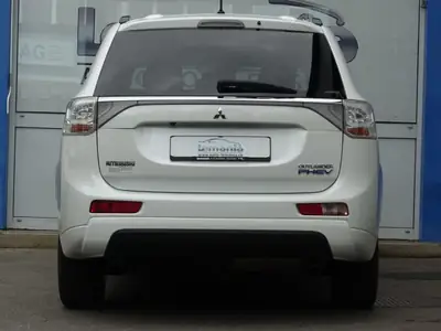 Mitsubishi Outlander 2.0 PHEV Navigator — SUV hybride rechargeable, 125'800 km, sans accident — detail