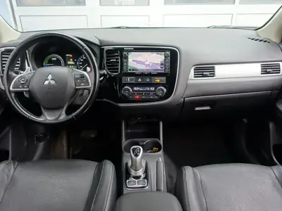 Mitsubishi Outlander 2.0 PHEV Navigator — SUV hybride rechargeable, 125'800 km, sans accident — Thumbnail 11