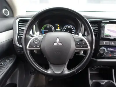 Mitsubishi Outlander 2.0 PHEV Navigator — SUV hybride rechargeable, 125'800 km, sans accident — Thumbnail 12