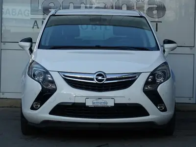Opel Zafira Tourer 2.0 CDTi 170 ch — Monospace 7 places, diesel économique et fiable — rear view