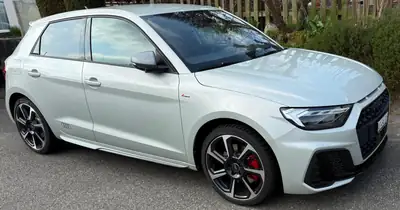 Audi A1 Sportback 40 TFSI S Line — Citadine dynamique, 19 800 km seulement — vista posteriore