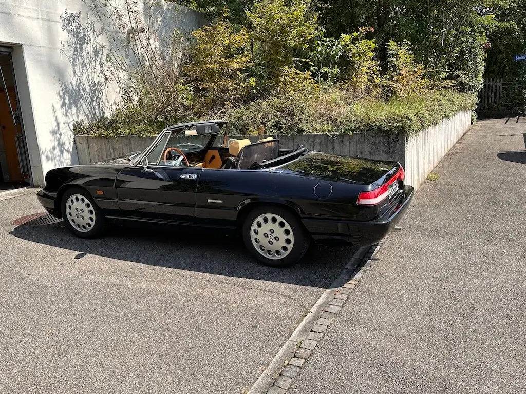 Alfa Romeo Spider 2.0 — Cabriolet italien emblématique, 57'000 km, sans sinistre — Außenansicht