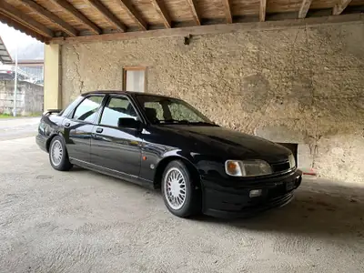 Ford Sierra 2.0i Cosworth 4x4 — Légende sportive 1992, 220 ch et transmission intégrale — vista esterna