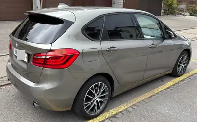 BMW 225 Active Tourer xDrive — Monospace premium, traction intégrale et panorama — intérieur