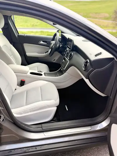 Mercedes-Benz GLA 200 CDI 4Matic — SUV compact diesel, faible kilométrage et entretien complet — Armaturenbrett