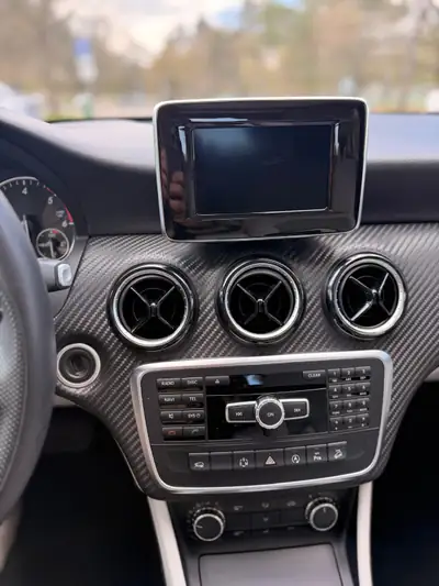 Mercedes-Benz GLA 200 CDI 4Matic — SUV compact diesel, faible kilométrage et entretien complet — Miniatur 7