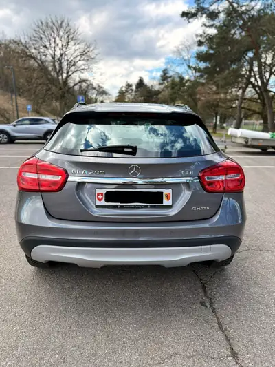 Mercedes-Benz GLA 200 CDI 4Matic — SUV compact diesel, faible kilométrage et entretien complet — Miniatur 11