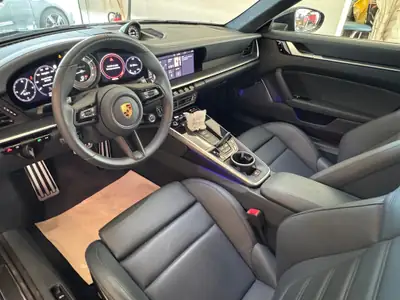 Porsche 911 Turbo S PDK — 650 ch, transmission intégrale, état impeccable — interni