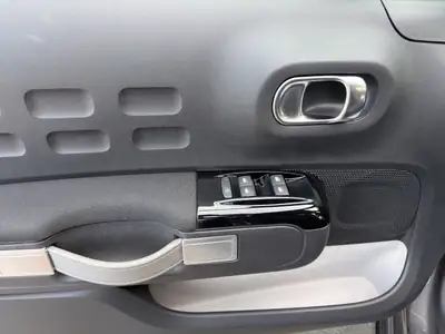 Citroën C3 1.2i PureTech Shine — Citadine fiable, faible consommation et équipée — Miniatur 12