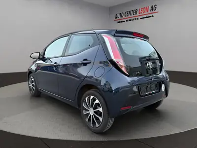 Toyota Aygo 1.0 VVT-i X-Play 2016 — Citadine fiable, économe et sans accident — interior