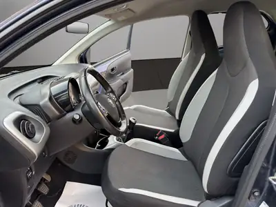 Toyota Aygo 1.0 VVT-i X-Play 2016 — Citadine fiable, économe et sans accident — Thumbnail 9