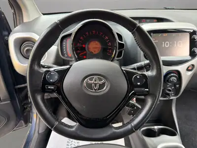 Toyota Aygo 1.0 VVT-i X-Play 2016 — Citadine fiable, économe et sans accident — Thumbnail 10