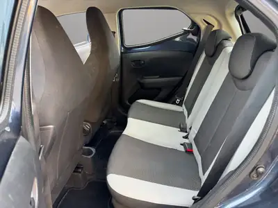 Toyota Aygo 1.0 VVT-i X-Play 2016 — Citadine fiable, économe et sans accident — Thumbnail 13