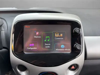 Toyota Aygo 1.0 VVT-i X-Play 2016 — Citadine fiable, économe et sans accident — Thumbnail 15