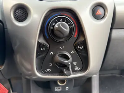 Toyota Aygo 1.0 VVT-i X-Play 2016 — Citadine fiable, économe et sans accident — Thumbnail 16