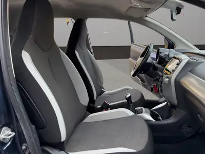 Toyota Aygo 1.0 VVT-i X-Play 2016 — Citadine fiable, économe et sans accident — Thumbnail 17