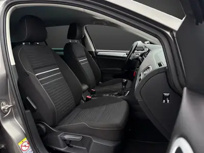 VW Golf 1.4 TSI Cup — Citadine dynamique, contrôle technique et révision inclus — Thumbnail 9