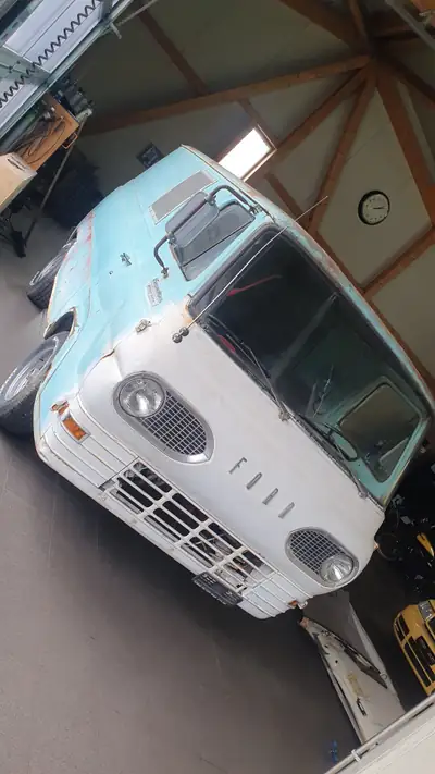 Ford Econoline Heavy Duty 1965 — Transporter légendaire, moteur essence fiable — Außenansicht