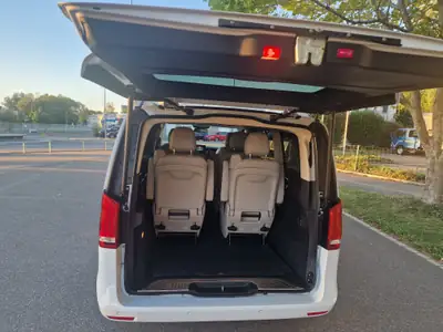 Mercedes-Benz V 220 d Lang 4Matic — Monospace premium 7 places, diesel économe et sécurisé — intérieur