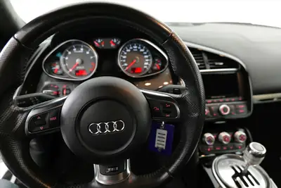 Audi R8 Coupé 4.2 — Supercar légendaire, état collection, faible kilométrage — côté
