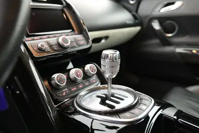 Audi R8 Coupé 4.2 — Supercar légendaire, état collection, faible kilométrage — Miniature 13