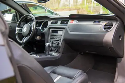 Ford Mustang GT V8 — Muscle-car légendaire, 417 ch et 88 000 km — Seitenansicht