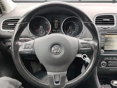 VW Golf 1.6 TDI BlueMotion — Diesel économe, entretien fraîchement effectué — Thumbnail 13