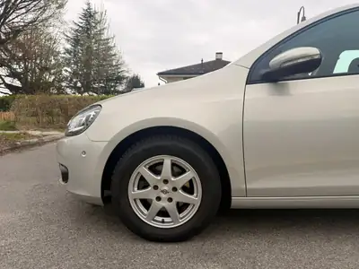 VW Golf 1.2 TSI Trendline — Compacte économe, boîte DSG, 118000 km — arrière