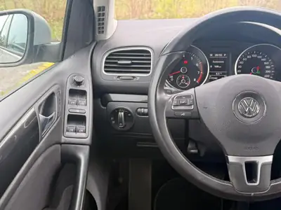 VW Golf 1.2 TSI Trendline — Compacte économe, boîte DSG, 118000 km — Miniature 14