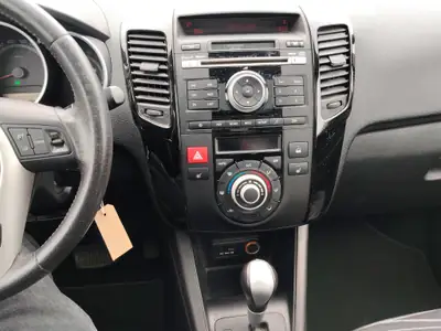 Kia Venga 1.6 CVVT Seven Automatic — Monospace polyvalent, entretien récent et sans sinistre — Thumbnail 10
