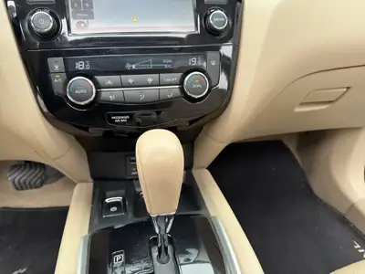 Nissan X-Trail 2.0 dCi Acenta — SUV 4x4 robuste, équipé panorama et caméra — Thumbnail 25