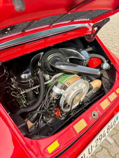 Porsche 911 E 2.2 (1971) — Légende des années 70, Veteran MFK, impeccablement entretenue — interni