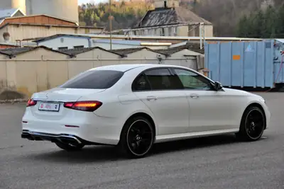 Mercedes-Benz E 220 d AMG Line 4Matic — Diesel performant, sécurité maximale, révision complète — Armaturenbrett