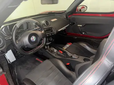 Alfa Romeo 4C 1750 TBi TCT — Coupé sportif légendaire, 66 700 km, rouge éclatant — détail