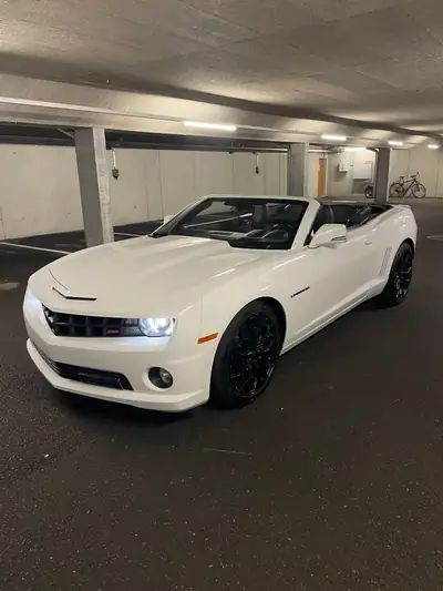 Chevrolet Camaro 6.2 Convertible — Muscle car décapotable, 405 ch, faible kilométrage — fianco