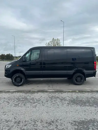 Mercedes-Benz Sprinter 319 CDI 4×4 — Utilitaire premium 190 ch, transmission automatique 9G-TRONIC — intérieur
