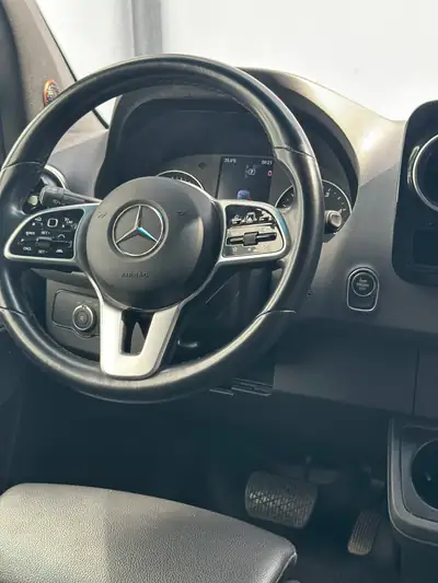 Mercedes-Benz Sprinter 319 CDI 4×4 — Utilitaire premium 190 ch, transmission automatique 9G-TRONIC — Miniature 12