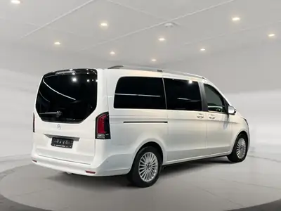 Mercedes-Benz V 250d — Monospace premium 7 places, toit panoramique et Distronic — side view