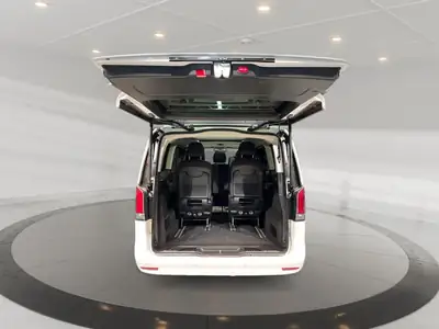 Mercedes-Benz V 250d — Monospace premium 7 places, toit panoramique et Distronic — detail