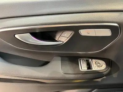 Mercedes-Benz V 250d — Monospace premium 7 places, toit panoramique et Distronic — Thumbnail 15