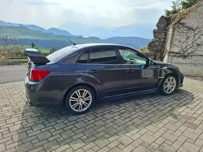 Subaru WRX STI 2.5 Turbo 4WD — Sportive légendaire, transmission manuelle authentique — interior