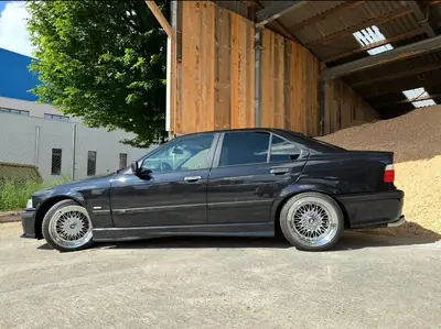 BMW 320i — Berline de prestige 1997, moteur 2.0L fiable et économe — Miniatura 7