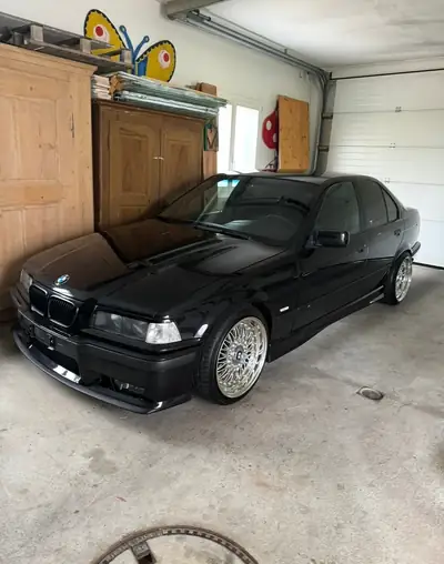 BMW 320i — Berline de prestige 1997, moteur 2.0L fiable et économe — Miniatura 8