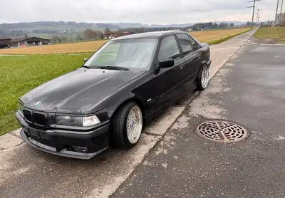 BMW 320i — Berline de prestige 1997, moteur 2.0L fiable et économe — Miniatura 9
