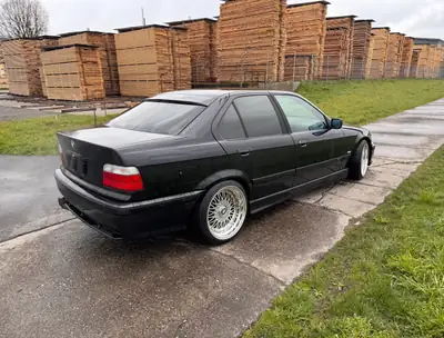 BMW 320i — Berline de prestige 1997, moteur 2.0L fiable et économe — Miniatura 11