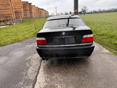BMW 320i — Berline de prestige 1997, moteur 2.0L fiable et économe — Miniatura 13