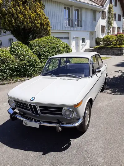 BMW 2002 — Un classique des années 70 au charme intemporel — Außenansicht
