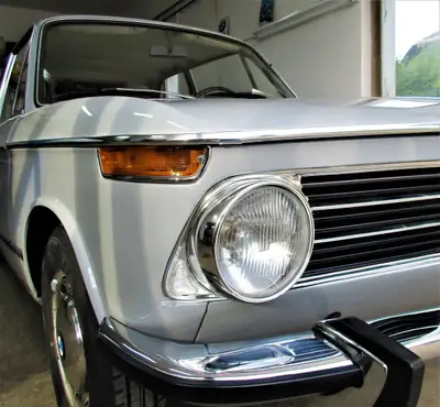 BMW 2002 — Un classique des années 70 au charme intemporel — Innenraum