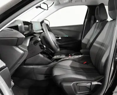 Peugeot 2008 e-Allure Pack — SUV électrique 136 ch, 28 490 km seulement — tableau de bord